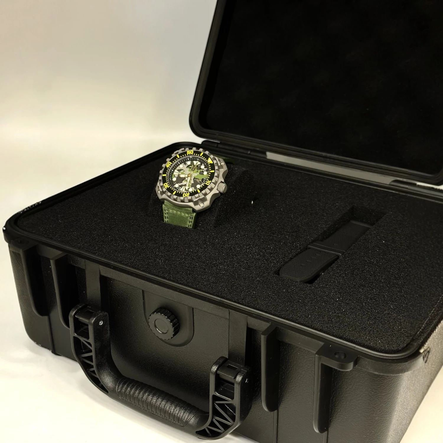 Jevelon JVM105-4S-NL Watch