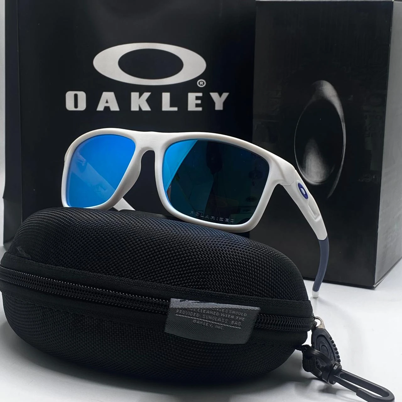 Oakley Sunglasses 69084
