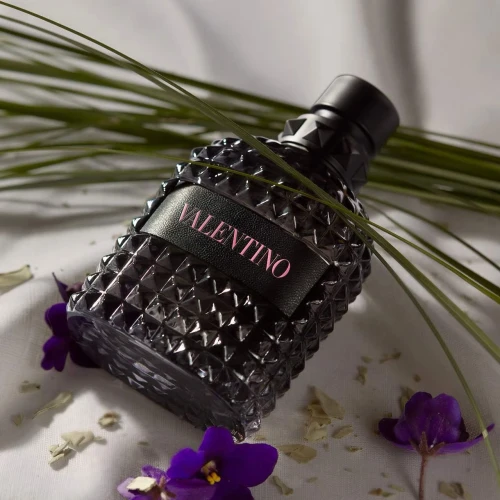عطر فالنتينو اومو اسود