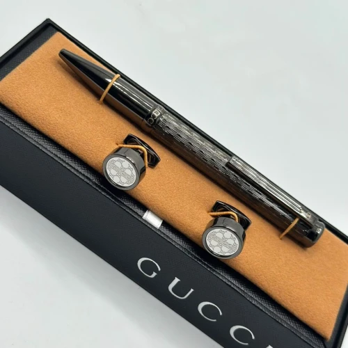 Pen and Brooches Gucci Set